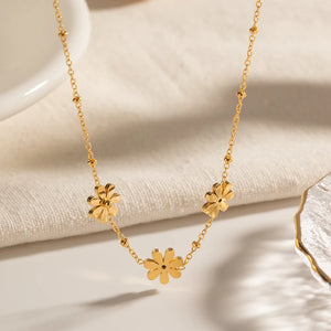 Collier TROIS PETITES MARGUERITES