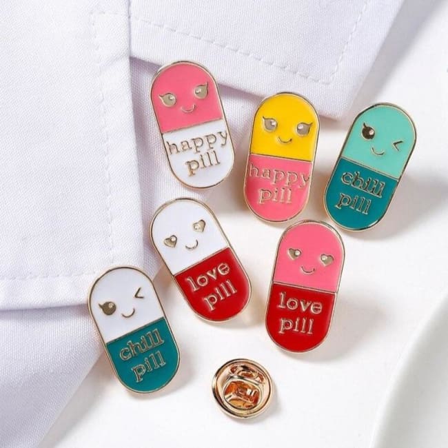 Pin’s BE HAPPY - Pin’s - La boutique by c.
